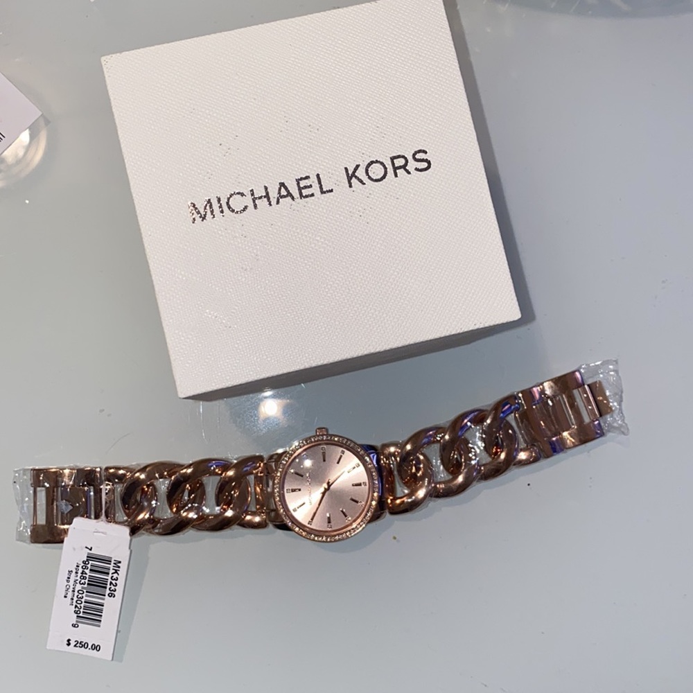 🔥HP🔥Michael Kors crystal bezel chain watch.🔥